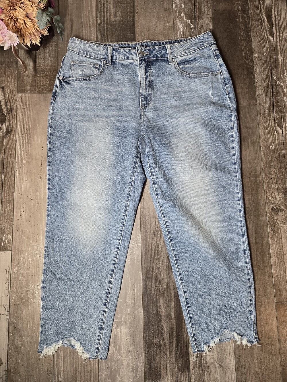 TIME AND TRU Light Blue Distressed Cut-Off Jeans – Size 16 – NWOT